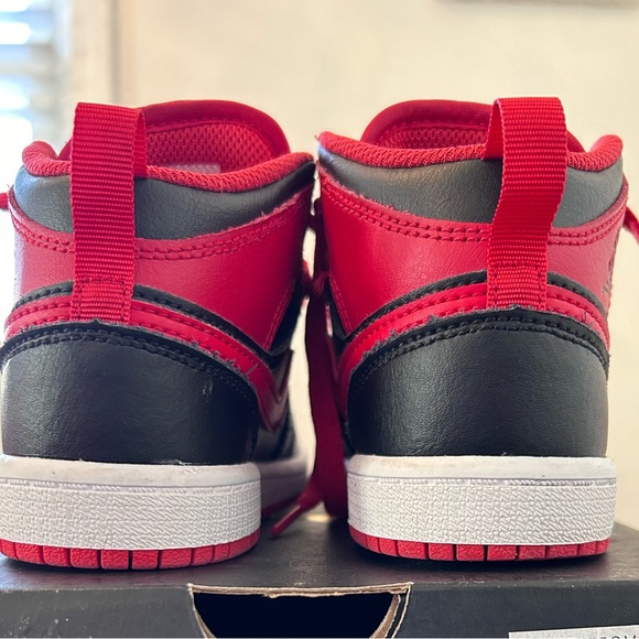 Jordan 1’s MID size 11c - Picture 5 of 5